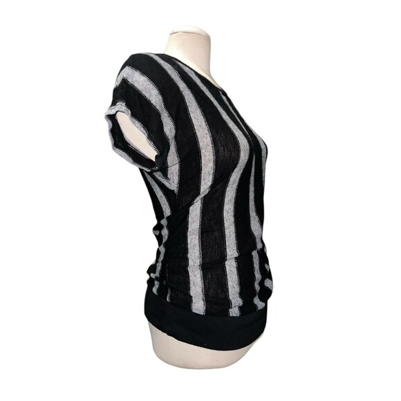 Tutta Bella Black & Gray Striped Short Sleeve Lightweight Knit Top Sz XL Womens - Picture 8 of 10